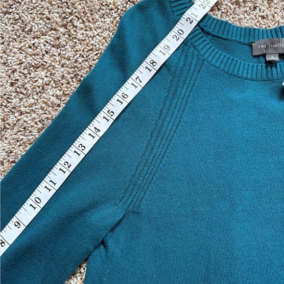 NWT THE LIMITED Crew Neck Sweater with Scoop Neck and Relaxed Fit Small - Picture 5 of 7